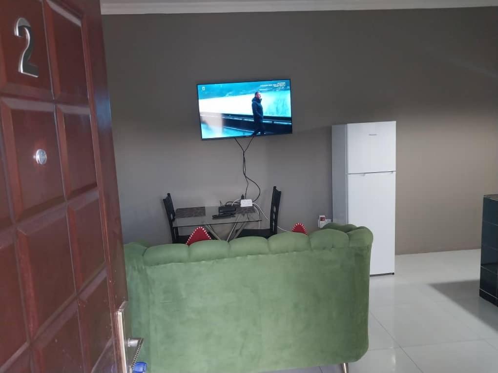 צ'ינגולה Emmrose Apartments מראה חיצוני תמונה