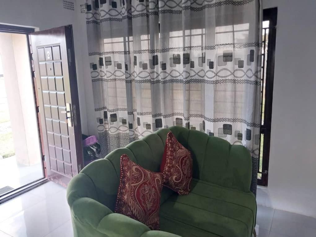 צ'ינגולה Emmrose Apartments מראה חיצוני תמונה